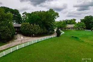 706 E Burnett Rd, Island Lake, IL 60042 - Photo 7