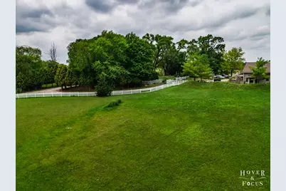 706 E Burnett Road, Island Lake, IL 60042 - Photo 9