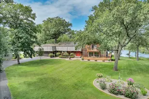 864 Ash Dr, Saint Anne, IL 60964 - Photo 1