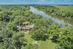 864 Ash Dr, Saint Anne, IL 60964 - Photo 3