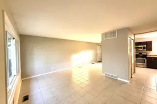 120 S Chestnut Dr, Streamwood, IL 60107 - Photo 5