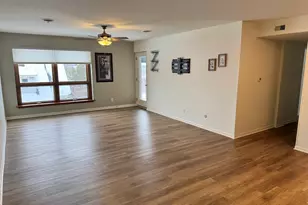 450 W Downer Pl, Aurora, IL 60506 - Photo 5