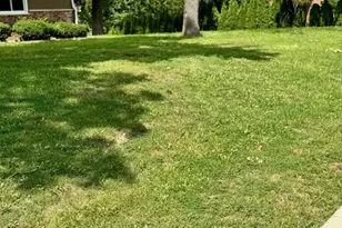 37 E Cambridge Dr, Oak Brook, IL 60523 - Photo 3