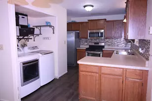 2022 Redwood Dr, Round Lake Beach, IL 60073 - Photo 9