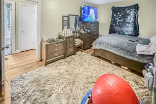 8539 S St Lawrence Ave, Chicago, IL 60619 - Photo 9