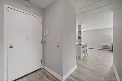 1052 N Mill Street #111, Naperville, IL 60563 - Photo 9