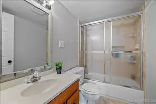 1052 N Mill St, Naperville, IL 60563 - Photo 15