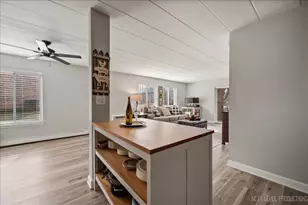 1052 N Mill St, Naperville, IL 60563 - Photo 5