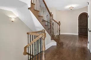 212 Holmes Ave, Clarendon Hills, IL 60514 - Photo 3