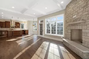 212 Holmes Ave, Clarendon Hills, IL 60514 - Photo 5