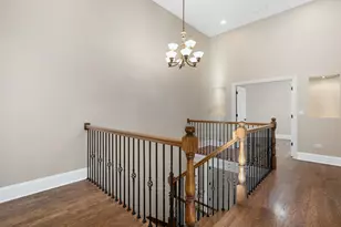 212 Holmes Ave, Clarendon Hills, IL 60514 - Photo 17