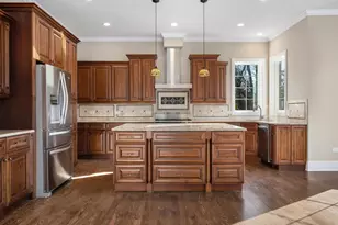 212 Holmes Ave, Clarendon Hills, IL 60514 - Photo 7