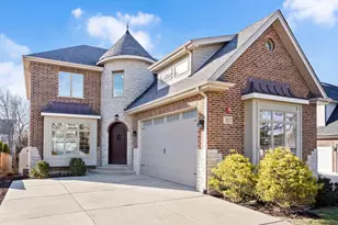 212 Holmes Ave, Clarendon Hills, IL 60514 - Photo 1