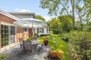 1943 Sunnyside Cir, Northbrook, IL 60062 - Photo 39