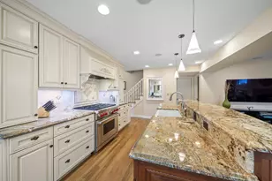 1943 Sunnyside Cir, Northbrook, IL 60062 - Photo 11