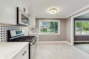 9719 S 81st Ave, Palos Hills, IL 60465 - Photo 9