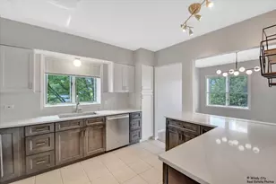 5555 N Cumberland Ave, Chicago, IL 60656 - Photo 11