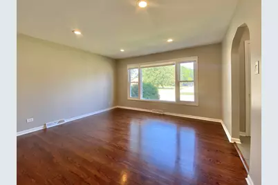 618 E 159th Place, South Holland, IL 60473 - Photo 3