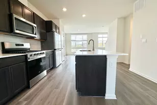 381 Summit Cir, Lombard, IL 60148 - Photo 5