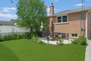 3617 W 63rd Pl, Chicago, IL 60629 - Photo 27