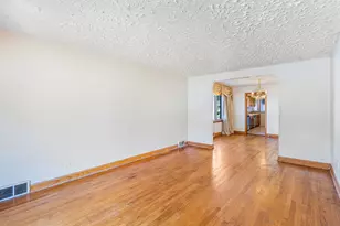 8801 S Clyde Ave, Chicago, IL 60617 - Photo 5
