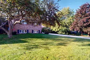 6 Saddlewood Ct, Sugar Grove, IL 60554 - Photo 3