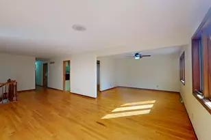 6 Saddlewood Ct, Sugar Grove, IL 60554 - Photo 9