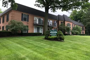 207 W Park Ave, Libertyville, IL 60048 - Photo 1