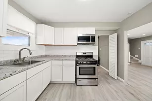 226 S Orchard Dr, Park Forest, IL 60466 - Photo 5