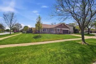2S631 Angeline Ct, Warrenville, IL 60555 - Photo 3