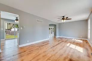 102 Hickory Ln, Morris, IL 60450 - Photo 5