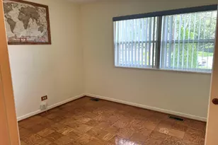 1060 Warwick Ln, Elk Grove Village, IL 60007 - Photo 9