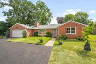 985 W Deerpath Rd, Lake Forest, IL 60045 - Photo 1