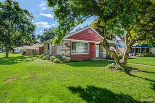 27 Apple Ct, Park Forest, IL 60466 - Photo 3