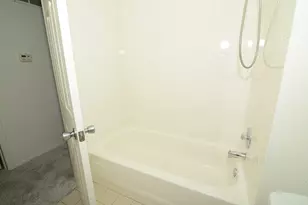 600 Eastveiw Ct, Schaumburg, IL 60193 - Photo 25