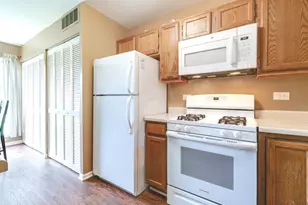 6797 Roanoake Ct, Gurnee, IL 60031 - Photo 9