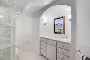 1924 W Newport Ave, Chicago, IL 60657 - Photo 23