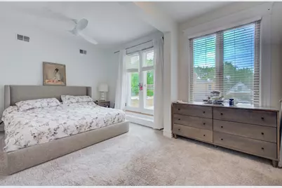 1924 W Newport Avenue, Chicago, IL 60657 - Photo 15