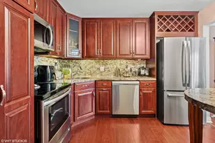 9355 Landings Ln, Des Plaines, IL 60016 - Photo 5