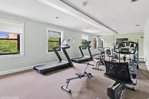 9355 Landings Ln, Des Plaines, IL 60016 - Photo 13