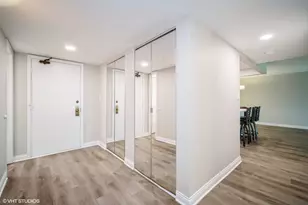 350 Plum Creek Dr, Wheeling, IL 60090 - Photo 3