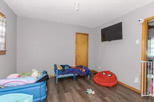 225 E Pinckney St, Pontiac, IL 61764 - Photo 29