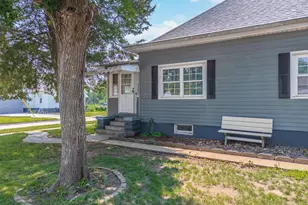 225 E Pinckney St, Pontiac, IL 61764 - Photo 5