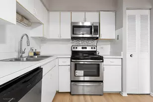 5200 Galitz St, Skokie, IL 60077 - Photo 5