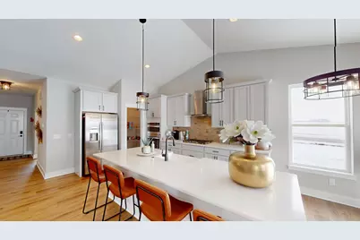 154 S Llanos Street, Cortland, IL 60112 - Photo 3