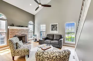 871 Rosebud Ct, Roselle, IL 60172 - Photo 3