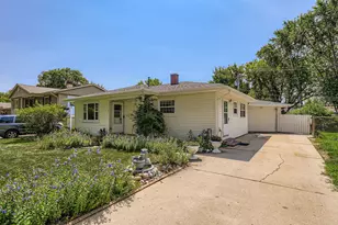 963 S Fletcher Dr, Wheeling, IL 60090 - Photo 1