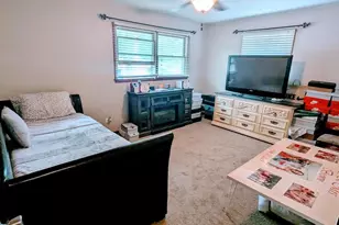 136 Iroquois St, Park Forest, IL 60466 - Photo 7