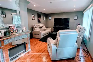 136 Iroquois St, Park Forest, IL 60466 - Photo 9