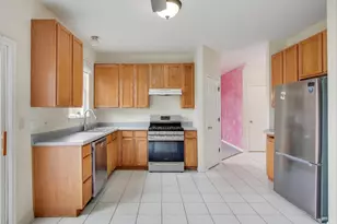 697 Providence Ln, Lindenhurst, IL 60046 - Photo 9